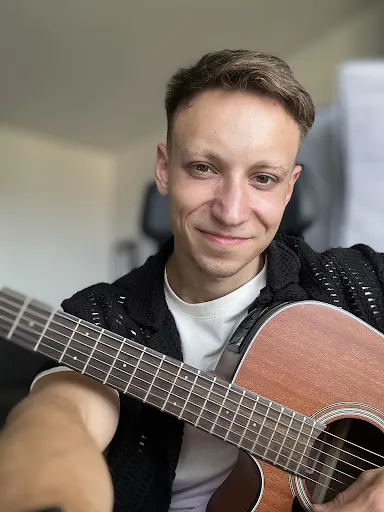 Lekcje pianina Kraków/lekcje gitary Kraków - Edukacja Muzyczna Daniel Nowak